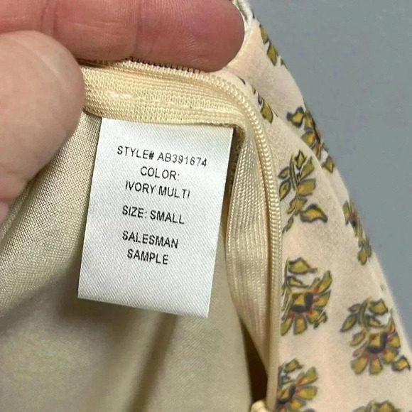 Sadie & Sage  Romper - Picture 6 of 6